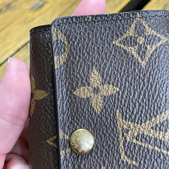 Louis Vuitton 6 key holder - Picture 13 of 14